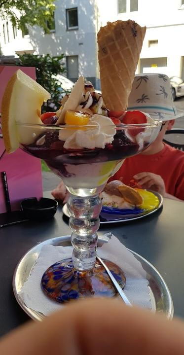 Eiscafé Schöneweiß